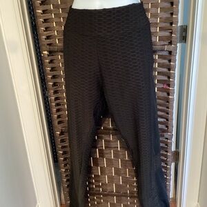 HIP LIFTING DESIGN YOGA LEGGINGS  ( Size X-Large)